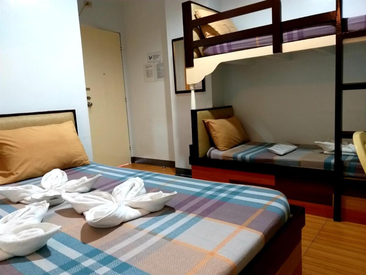 Sola Eleganza Apartelle Quezon City Exterior photo
