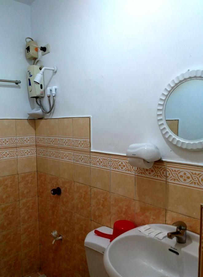 Sola Eleganza Apartelle Quezon City Exterior photo